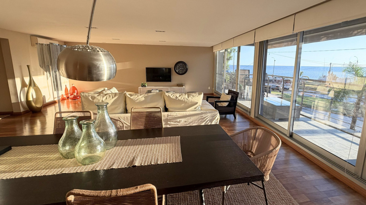 Apartamento ID.2 - VENTA Apartamento Puerto del Buceo frente al mar 3 suites, servicio y 2 Gje.