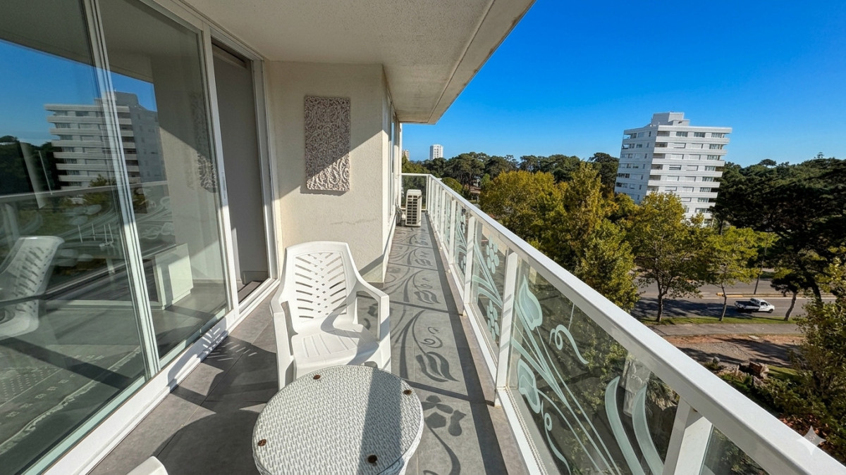 Apartamento ID.12 - Venta apartamento 1 dorm YOO Punta del Este con garaje