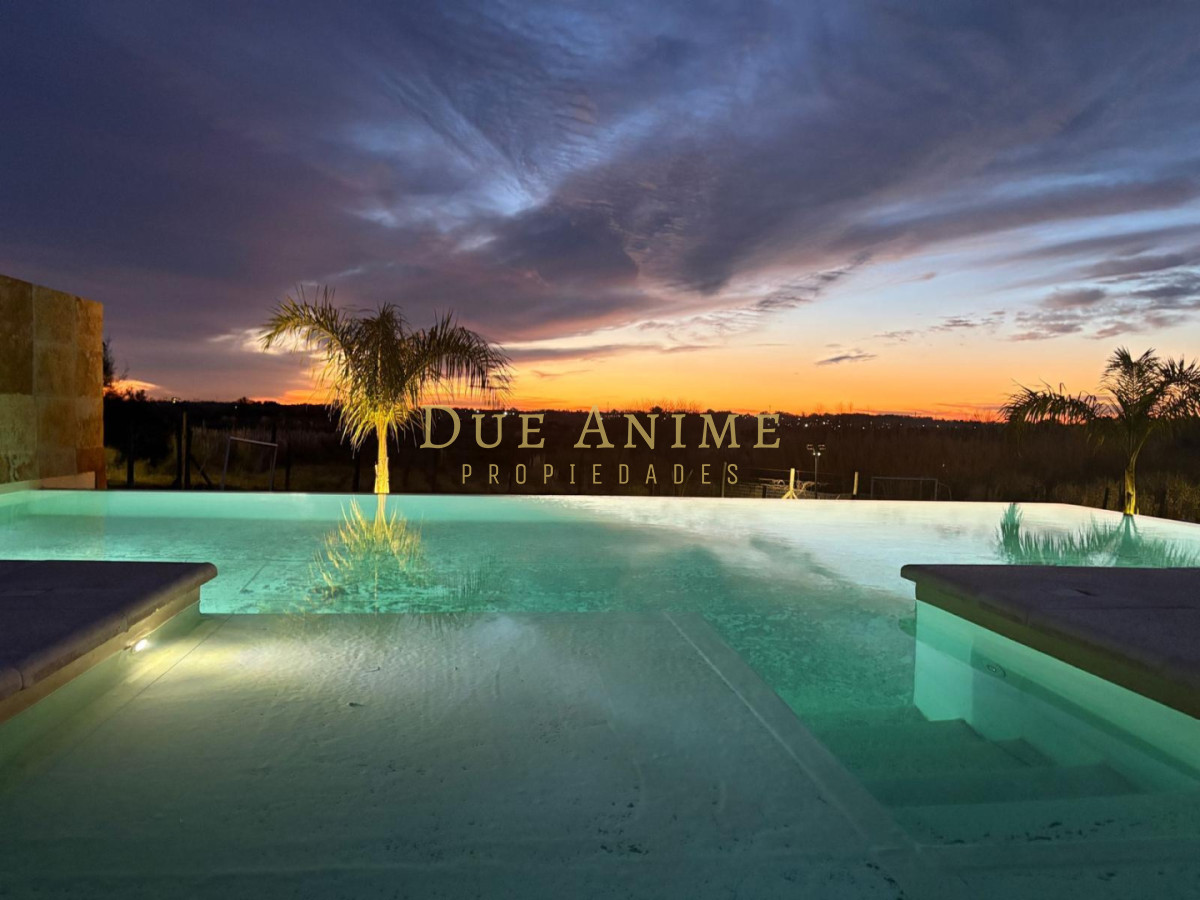 Casa ID.30 -  Colinas de Carrasco, Venta casa 4 dorm con Piscina infinita U$S670.000