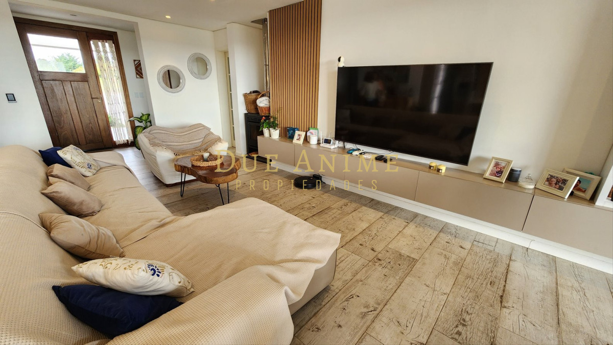 Casa ID.30 -  Colinas de Carrasco, Venta casa 4 dorm con Piscina infinita U$S670.000