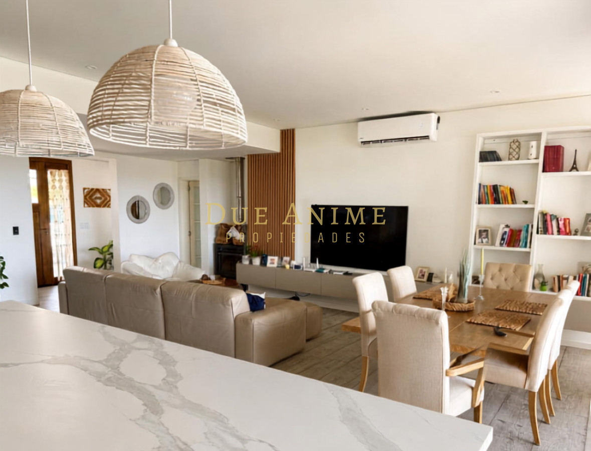 Casa ID.30 -  Colinas de Carrasco, Venta casa 4 dorm con Piscina infinita U$S590.000