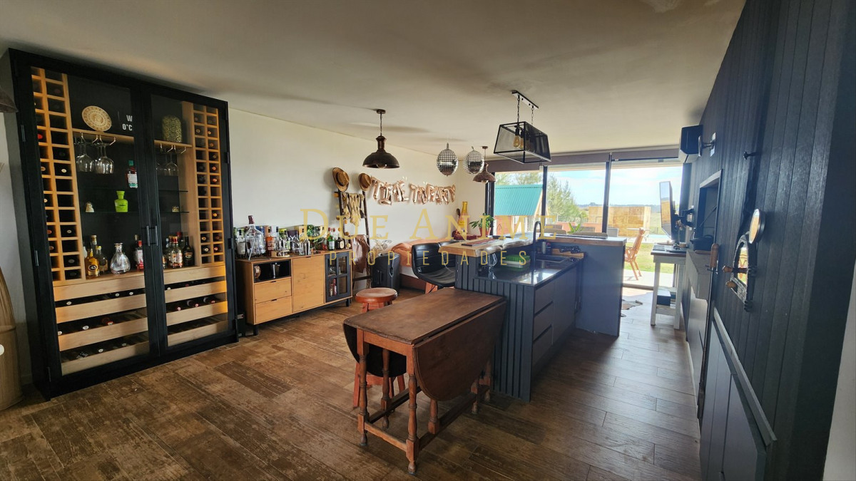 Casa ID.30 -  Colinas de Carrasco, Venta casa 4 dorm con Piscina infinita U$S670.000