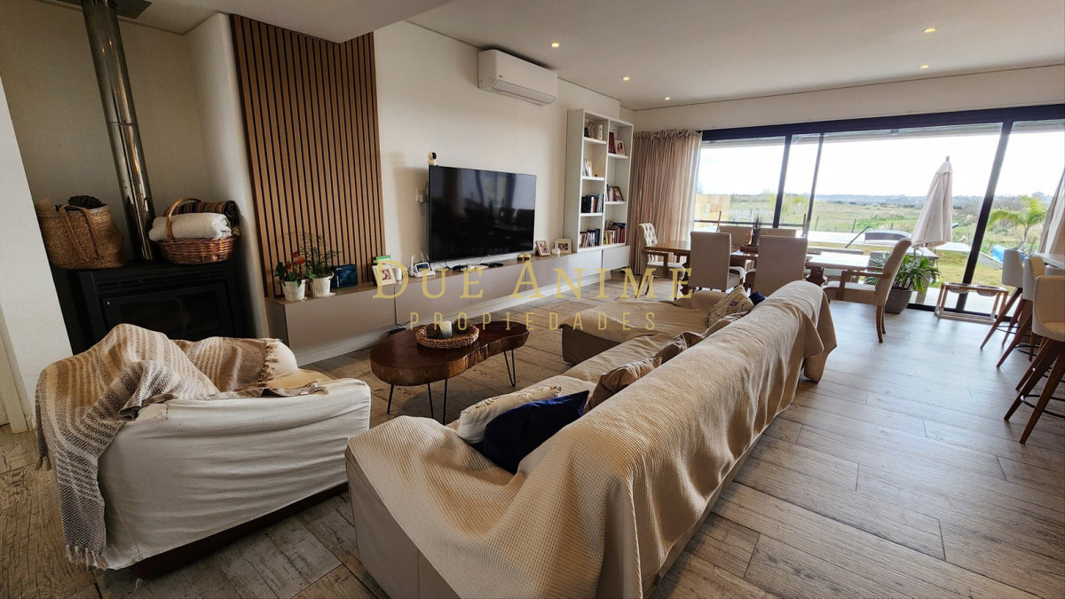 Casa ID.30 -  Colinas de Carrasco, Venta casa 4 dorm con Piscina infinita U$S670.000
