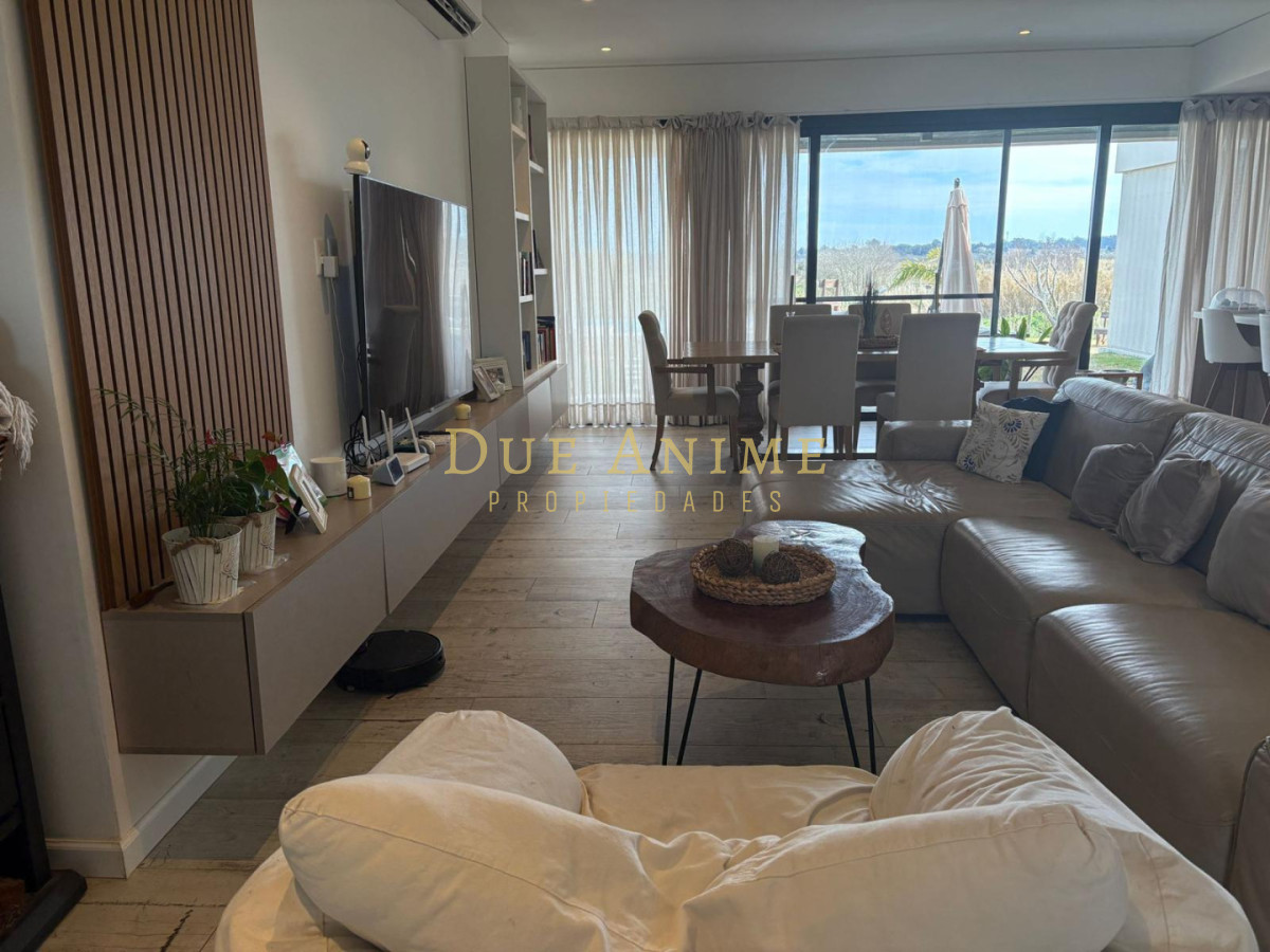 Casa ID.30 -  Colinas de Carrasco, Venta casa 4 dorm con Piscina infinita U$S670.000