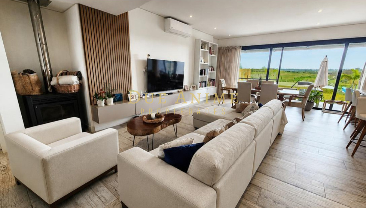 Casa ID.30 -  Colinas de Carrasco, Venta casa 4 dorm con Piscina infinita U$S590.000