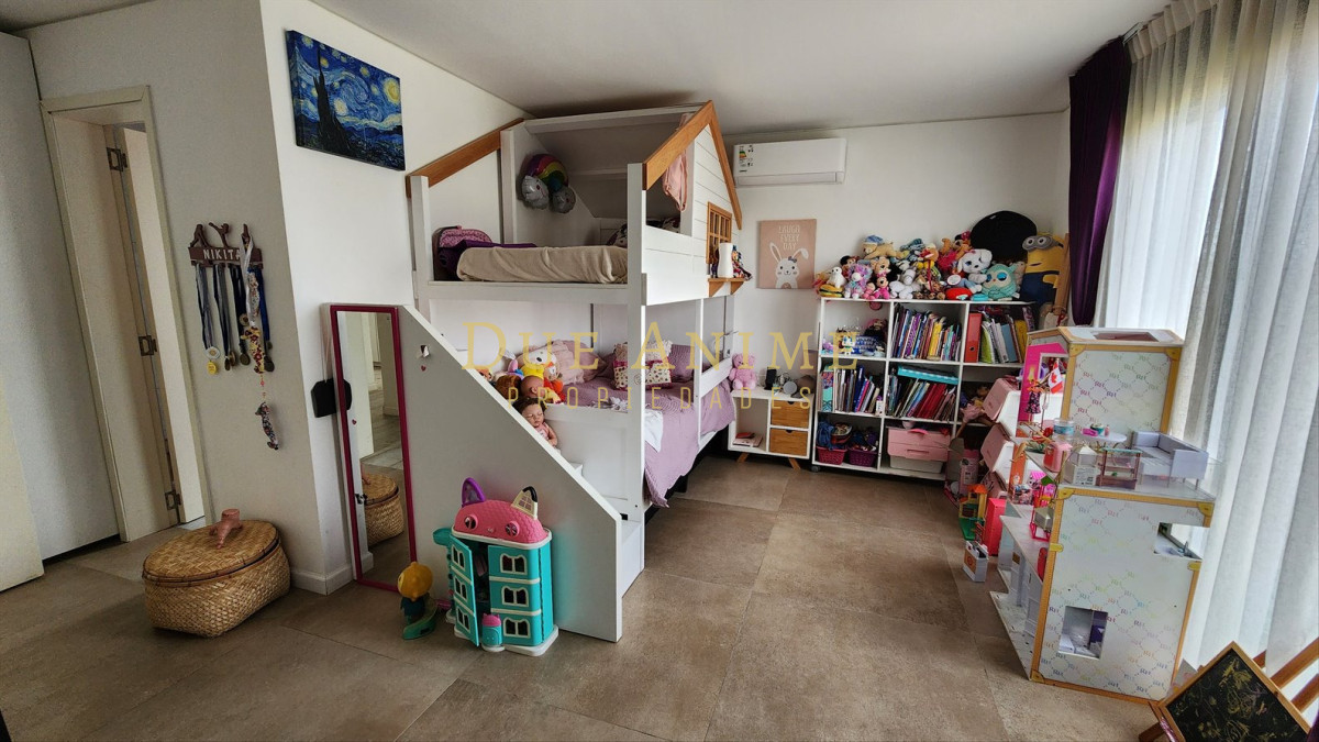 Casa ID.30 -  Colinas de Carrasco, Venta casa 4 dorm con Piscina infinita U$S670.000