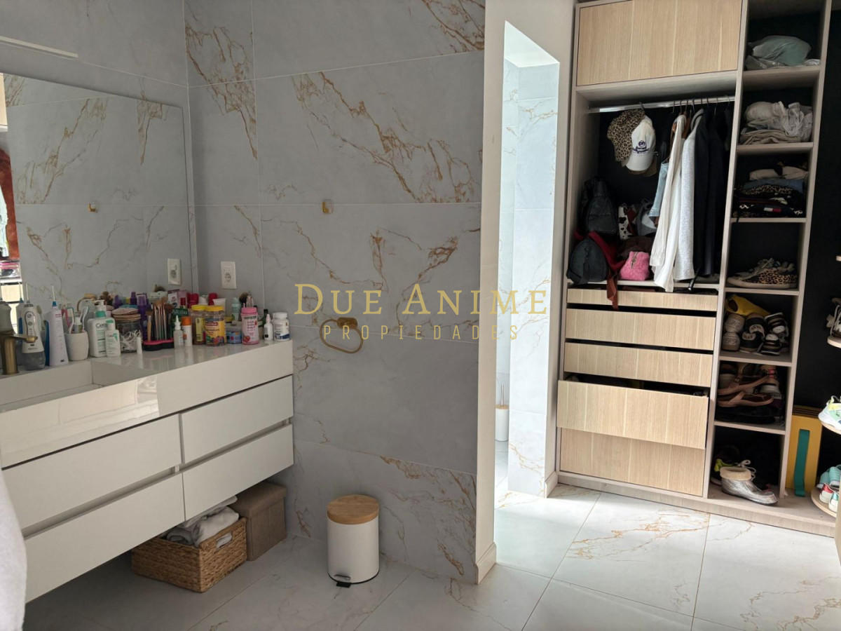 Casa ID.30 -  Colinas de Carrasco, Venta casa 4 dorm con Piscina infinita U$S670.000