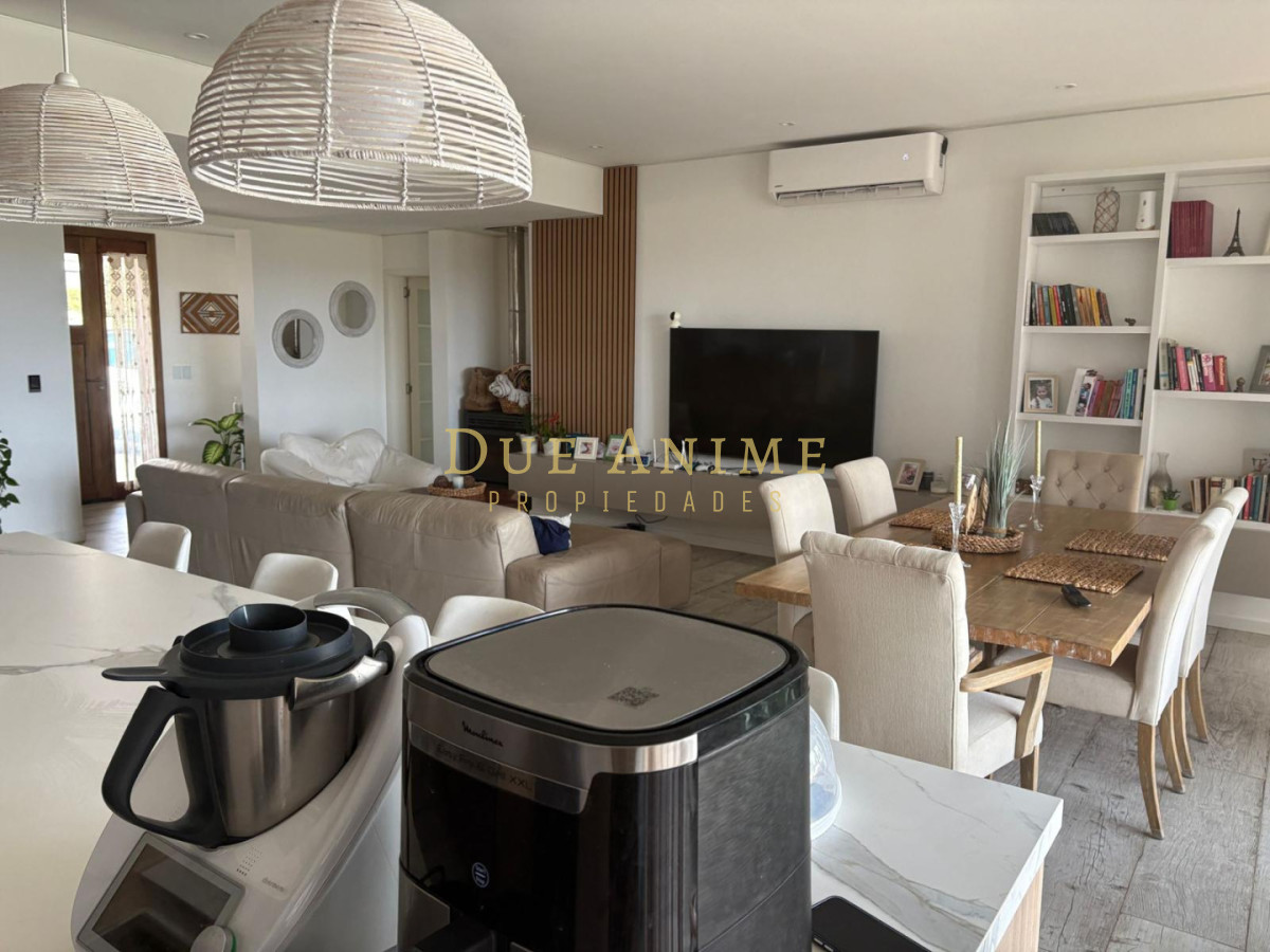 Casa ID.30 -  Colinas de Carrasco, Venta casa 4 dorm con Piscina infinita U$S670.000