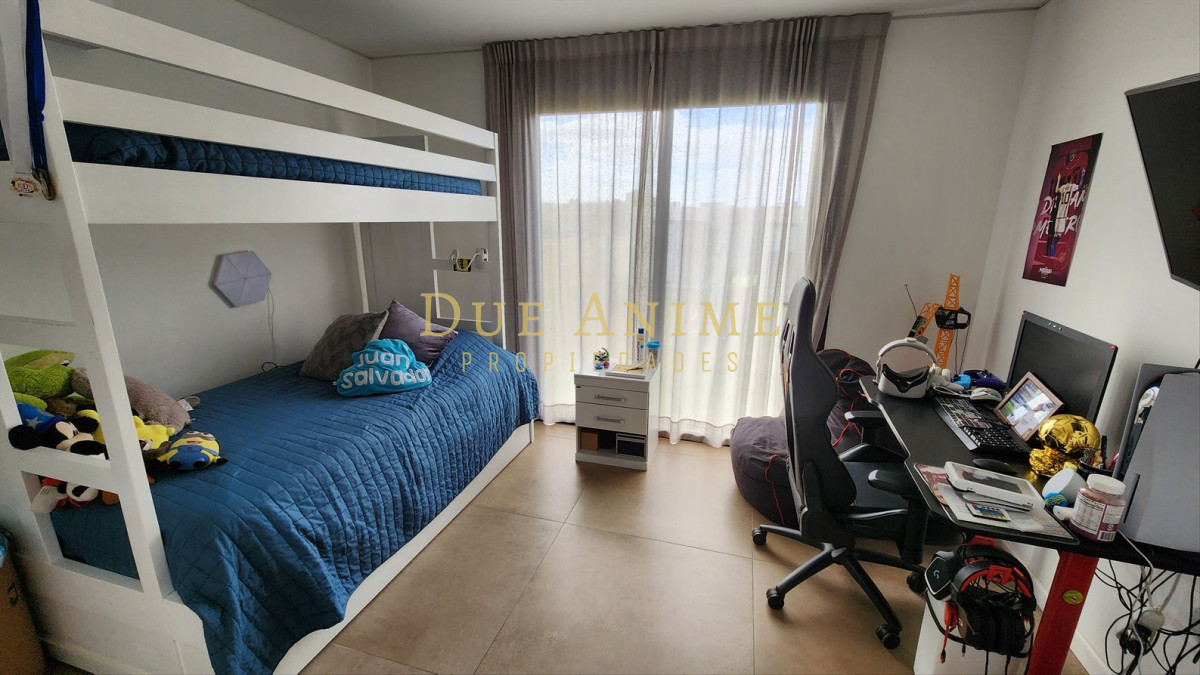 Casa ID.30 -  Colinas de Carrasco, Venta casa 4 dorm con Piscina infinita U$S670.000
