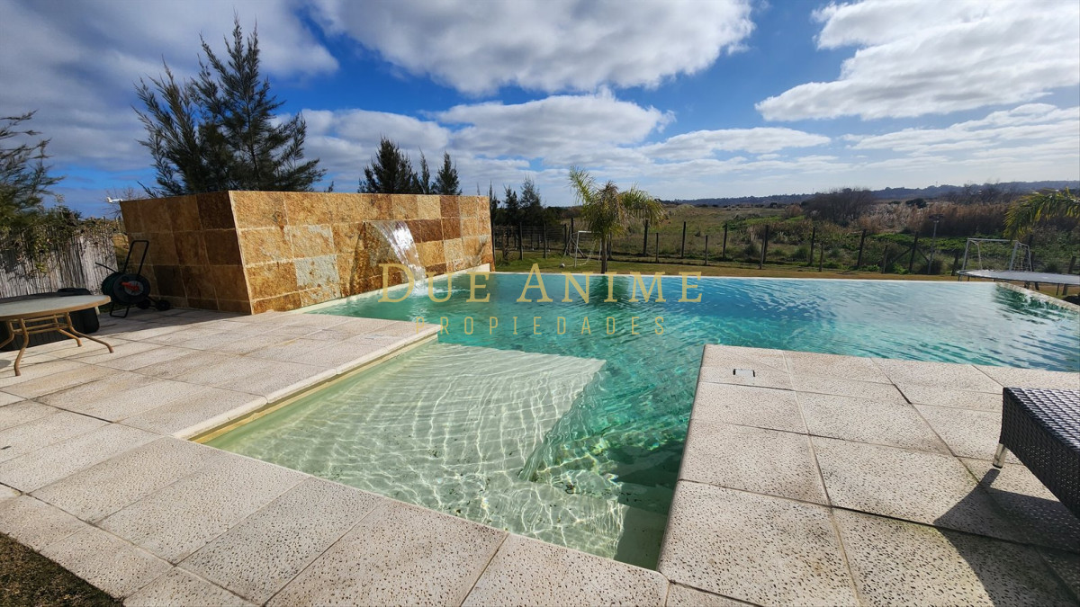 Casa ID.30 -  Colinas de Carrasco, Venta casa 4 dorm con Piscina infinita U$S670.000