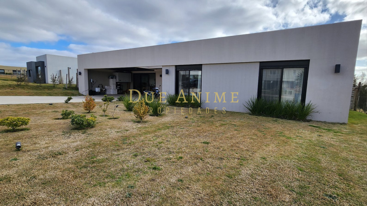 Casa ID.30 -  Colinas de Carrasco, Venta casa 4 dorm con Piscina infinita U$S670.000