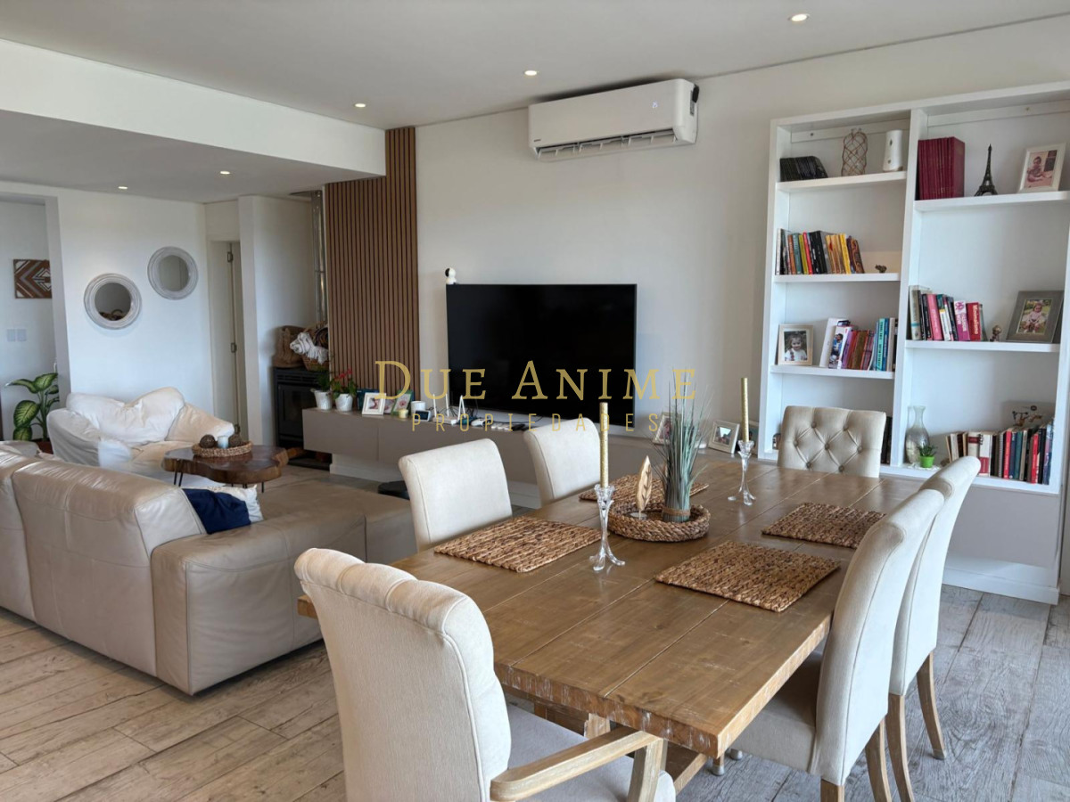 Casa ID.30 -  Colinas de Carrasco, Venta casa 4 dorm con Piscina infinita U$S670.000