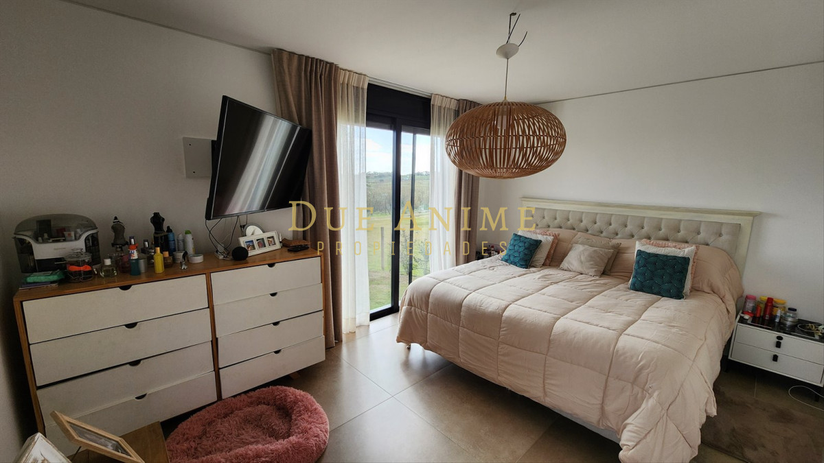 Casa ID.30 -  Colinas de Carrasco, Venta casa 4 dorm con Piscina infinita U$S670.000