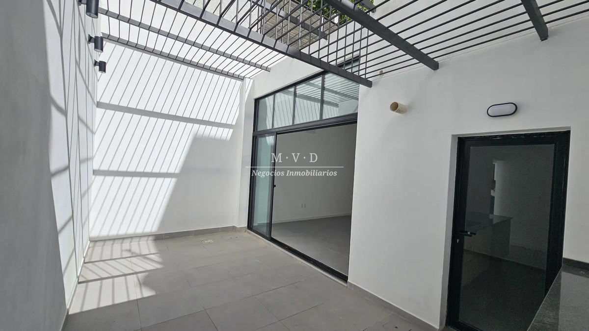 Casa ID.2 - Casa En Venta A Estrenar En Cordón, Cuatro Dormitorios, Garaje, Patio Y Azoteas