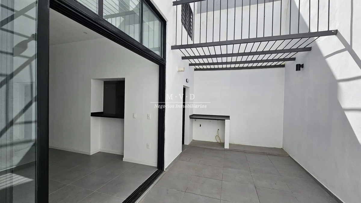 Casa ID.2 - Casa En Venta A Estrenar En Cordón, Cuatro Dormitorios, Garaje, Patio Y Azoteas