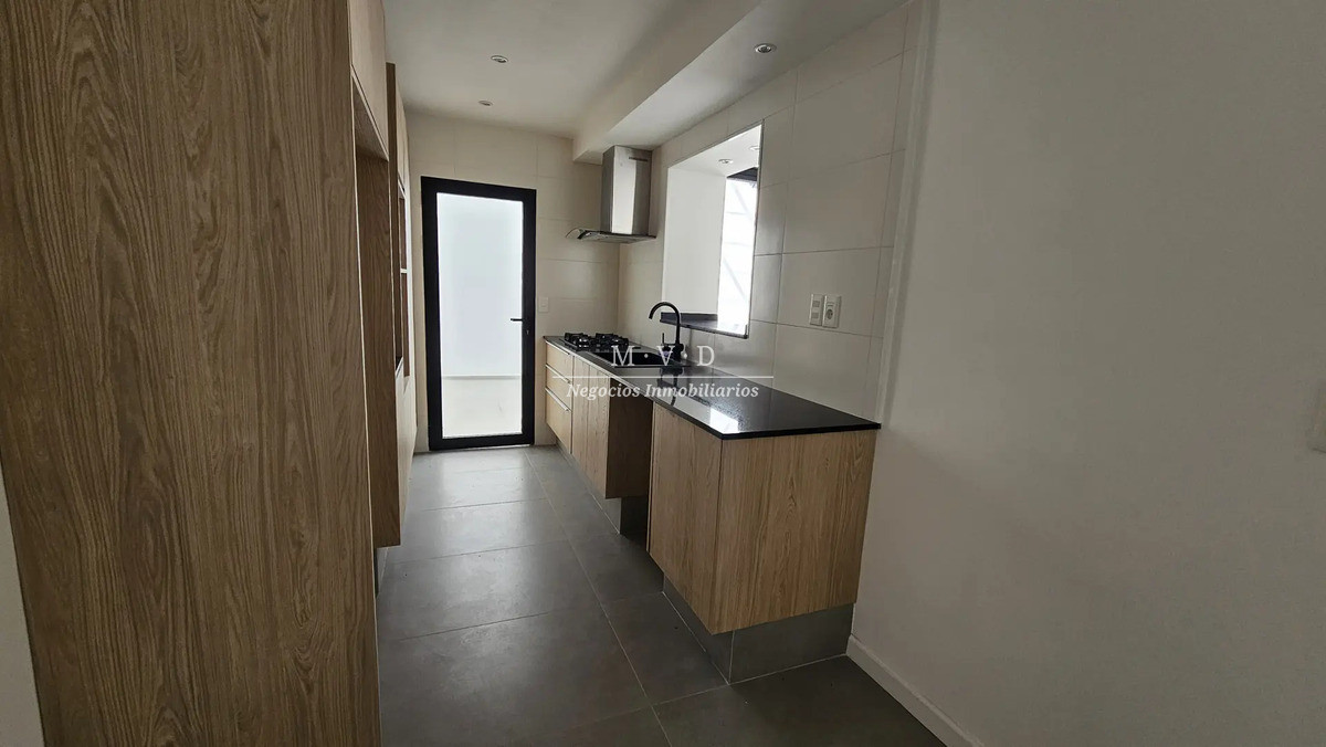 Casa ID.2 - Casa En Venta A Estrenar En Cordón, Cuatro Dormitorios, Garaje, Patio Y Azoteas