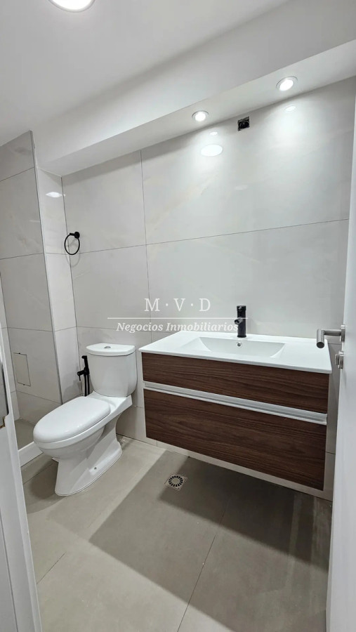 Casa ID.2 - Casa En Venta A Estrenar En Cordón, Cuatro Dormitorios, Garaje, Patio Y Azoteas