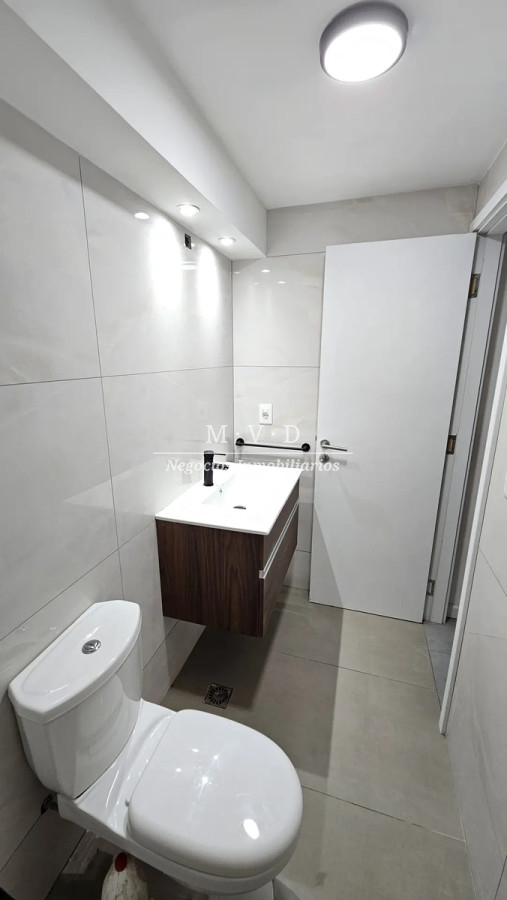 Casa ID.2 - Casa En Venta A Estrenar En Cordón, Cuatro Dormitorios, Garaje, Patio Y Azoteas
