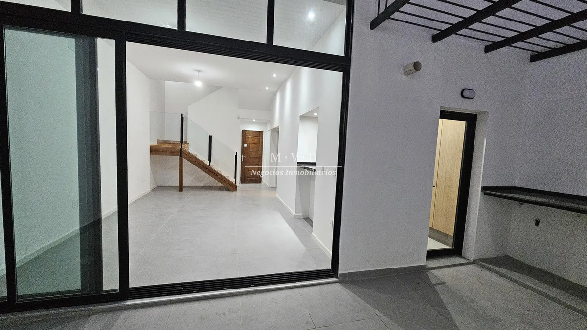 Casa ID.2 - Casa En Venta A Estrenar En Cordón, Cuatro Dormitorios, Garaje, Patio Y Azoteas