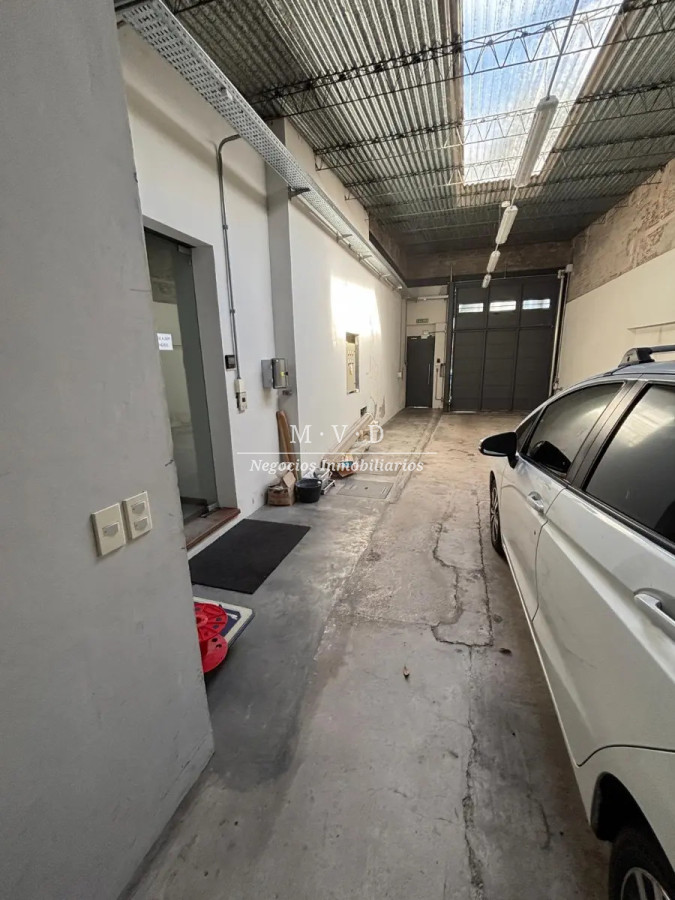 Local Comercial ID.9 - Local Multiuso, Depósito En 2 Plantas, Oficina Y Entrada Camiones