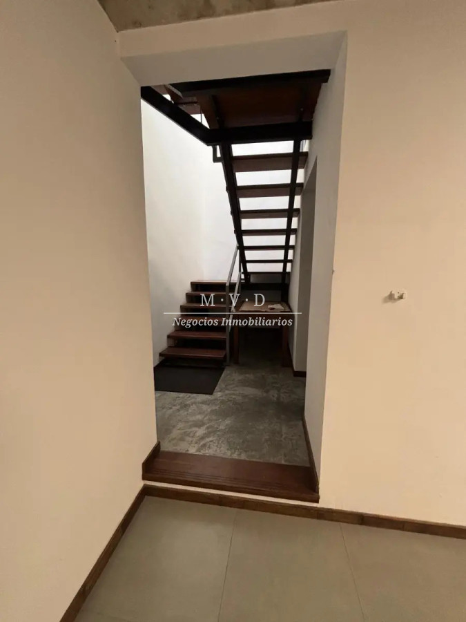 Local Comercial ID.9 - Local Multiuso, Depósito En 2 Plantas, Oficina Y Entrada Camiones