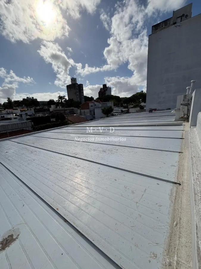 Local Comercial ID.9 - Local Multiuso, Depósito En 2 Plantas, Oficina Y Entrada Camiones