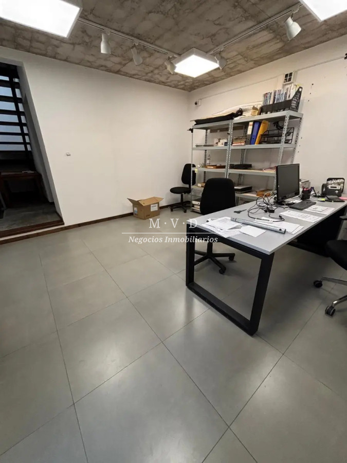 Local Comercial ID.9 - Local Multiuso, Depósito En 2 Plantas, Oficina Y Entrada Camiones
