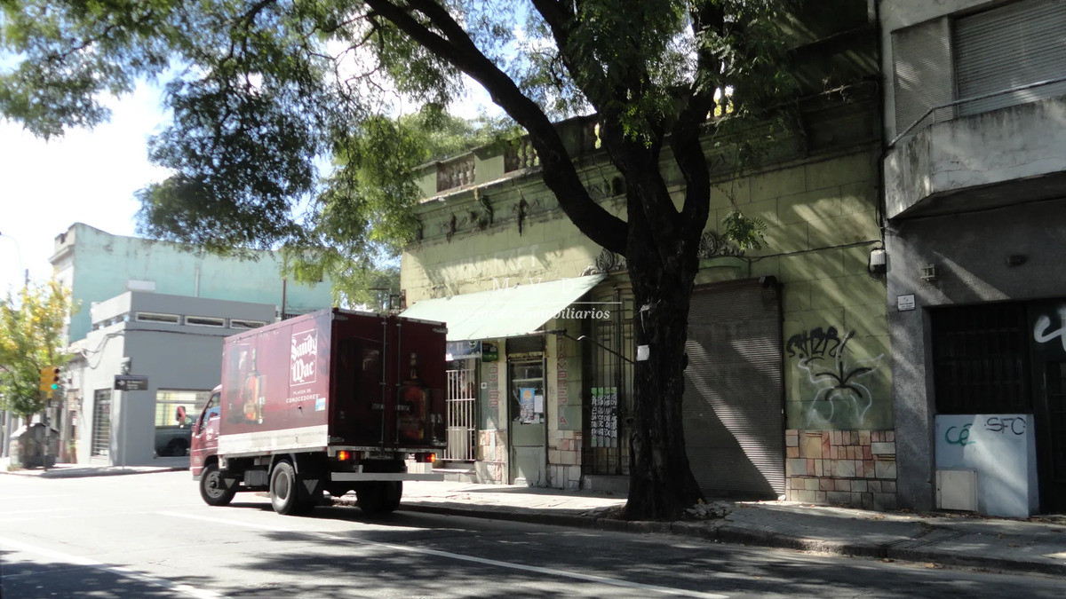 Terreno ID.13 - Terreno Esquina Frente A Plaza Seregni, Ideal Viviendas O Local Comercial