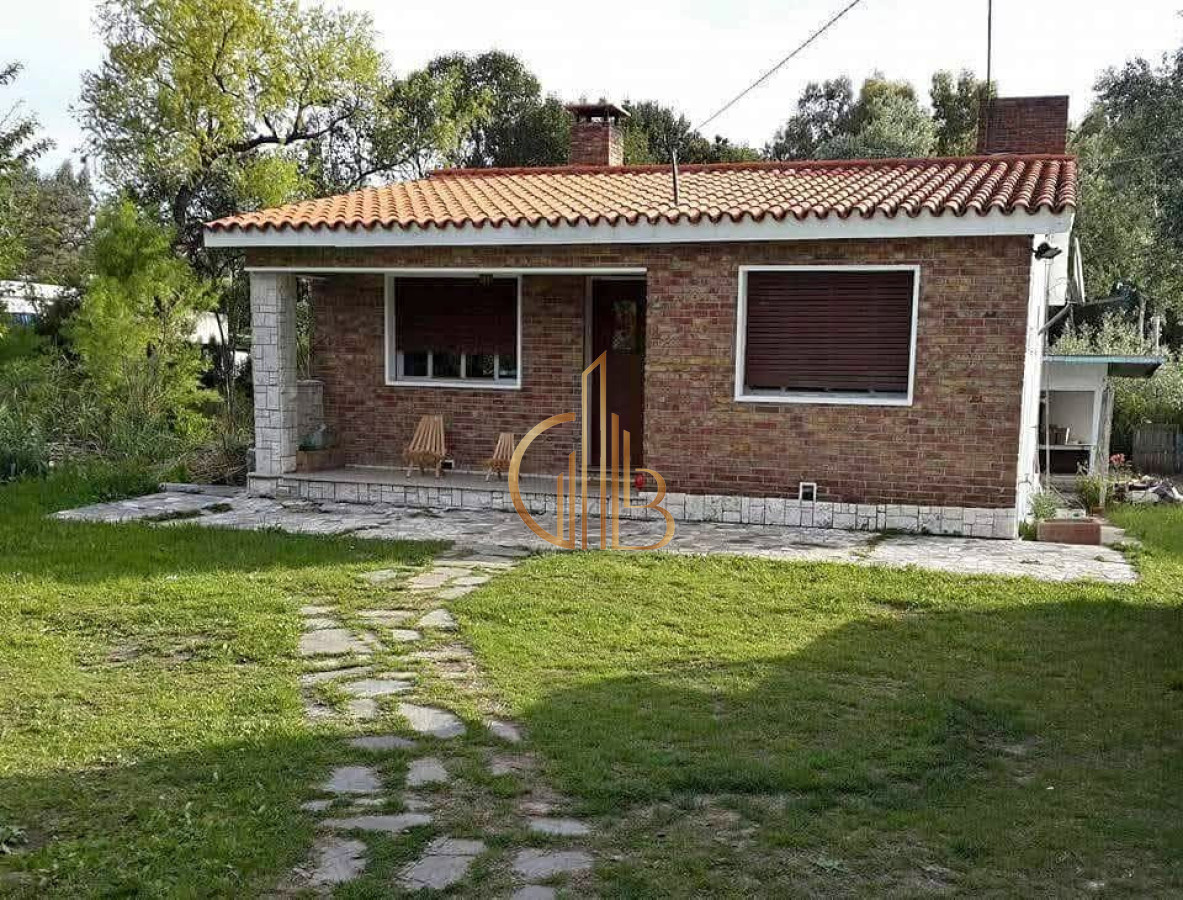 Casa ID.50 - Hermosa Casa de 2 Dormitorios con Patio, Parrillero y Estufa en Camino Pajas Blancas
