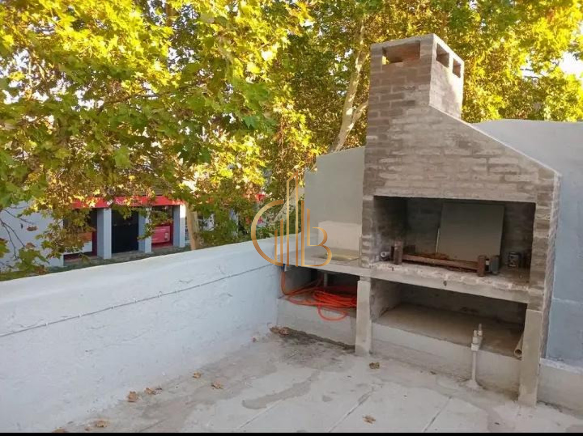 Casa ID.2 - Excelente Dúplex de 2 Dormitorios con Azotea y Parrillero en Aguada - 10A