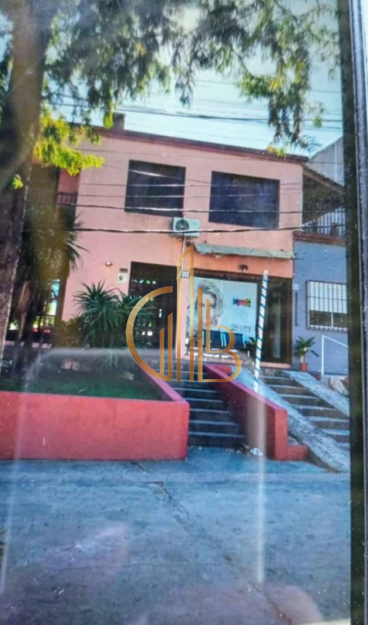 Casa ID.54 - Casa de 3 Dormitorios con Terraza y Parrillero Techado sobre Santa Ana