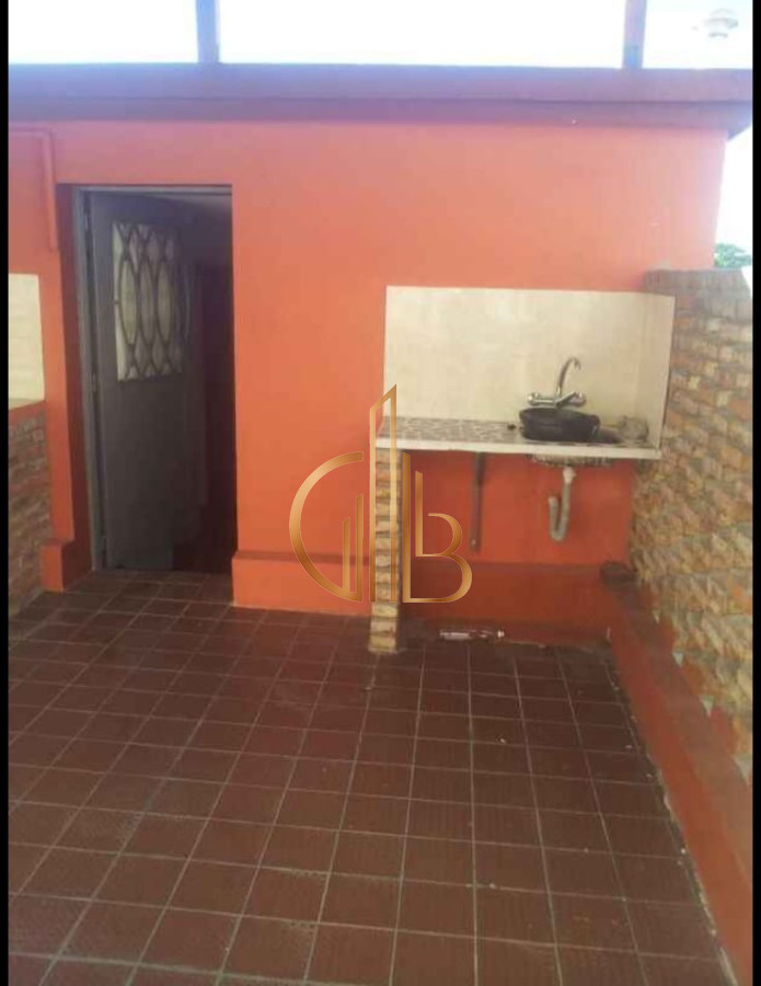 Casa ID.54 - Casa de 3 Dormitorios con Terraza y Parrillero Techado sobre Santa Ana