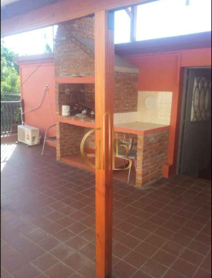 Casa ID.54 - Casa de 3 Dormitorios con Terraza y Parrillero Techado sobre Santa Ana