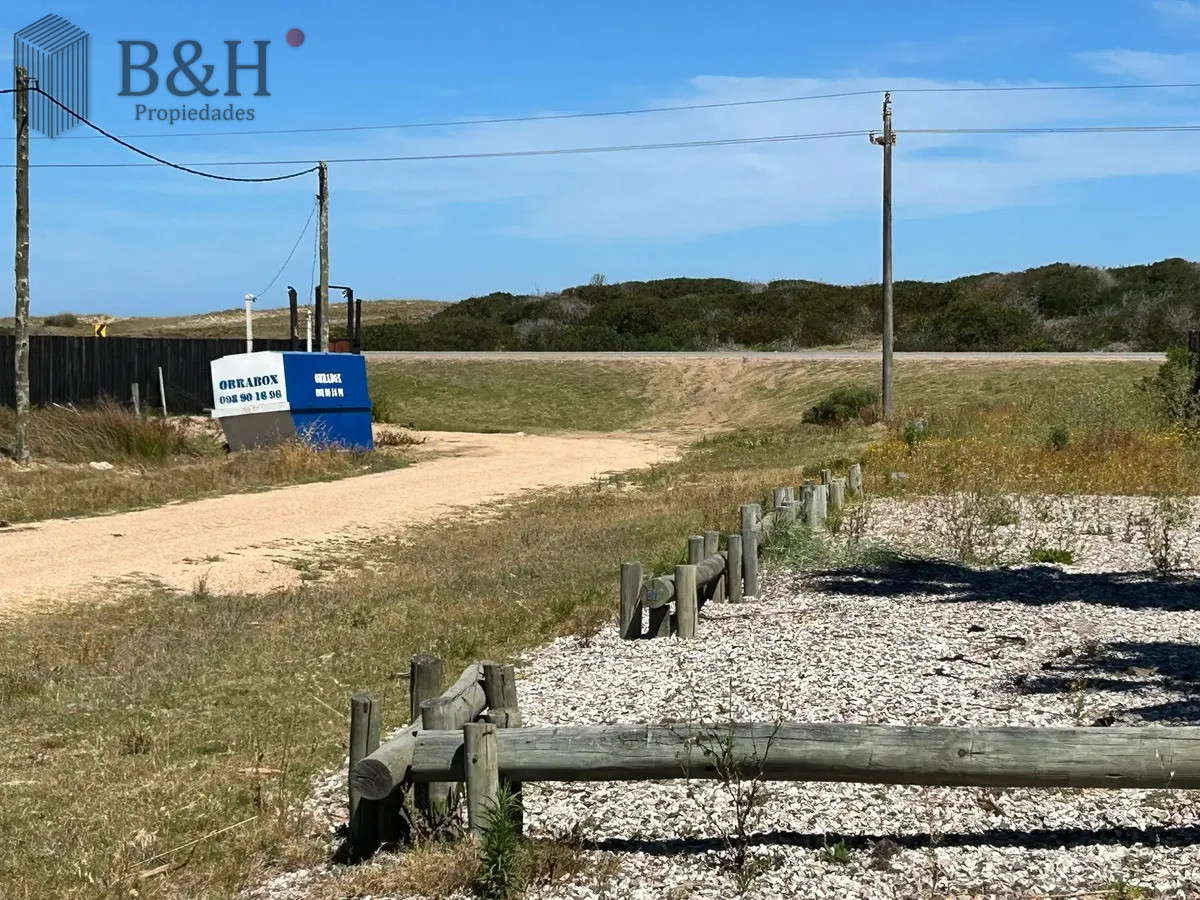 Terreno en venta en Santa Mónica - BYH7962T