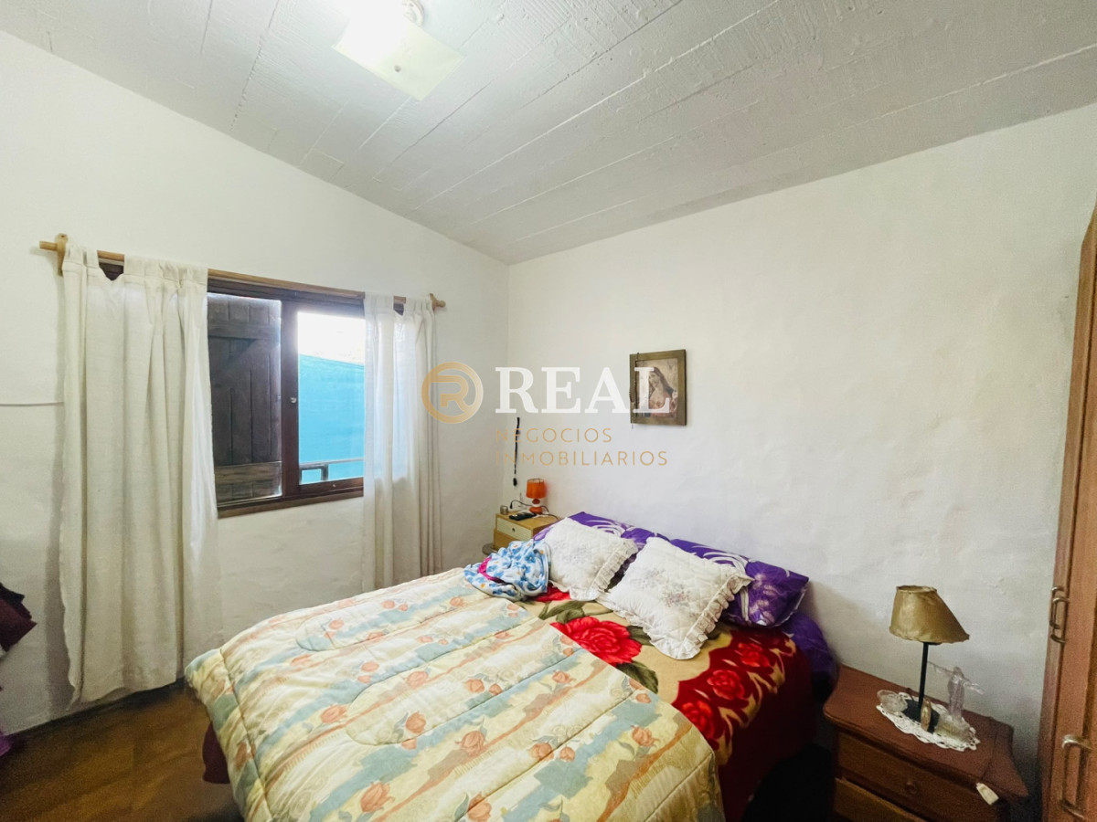 Casa ID.1106 - Casa con dependencia en venta, La Juanita.