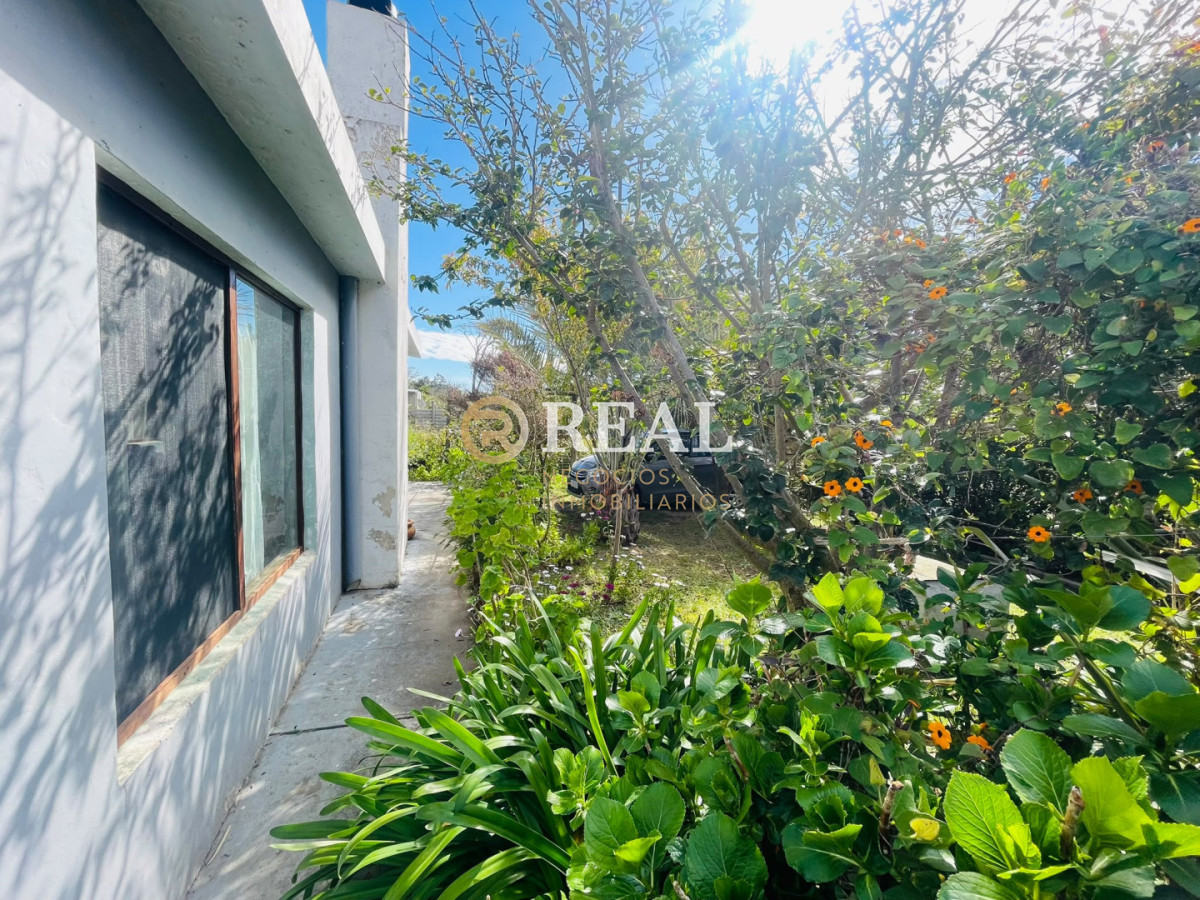 Casa ID.1106 - Casa con dependencia en venta, La Juanita.