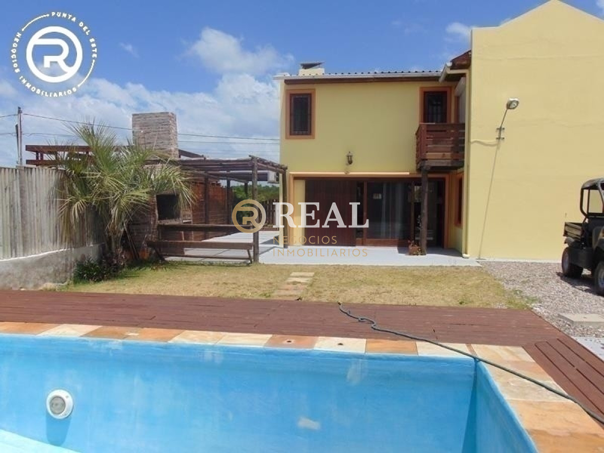 Casa ID.103 - Casa muy cercana al mar con piscina.