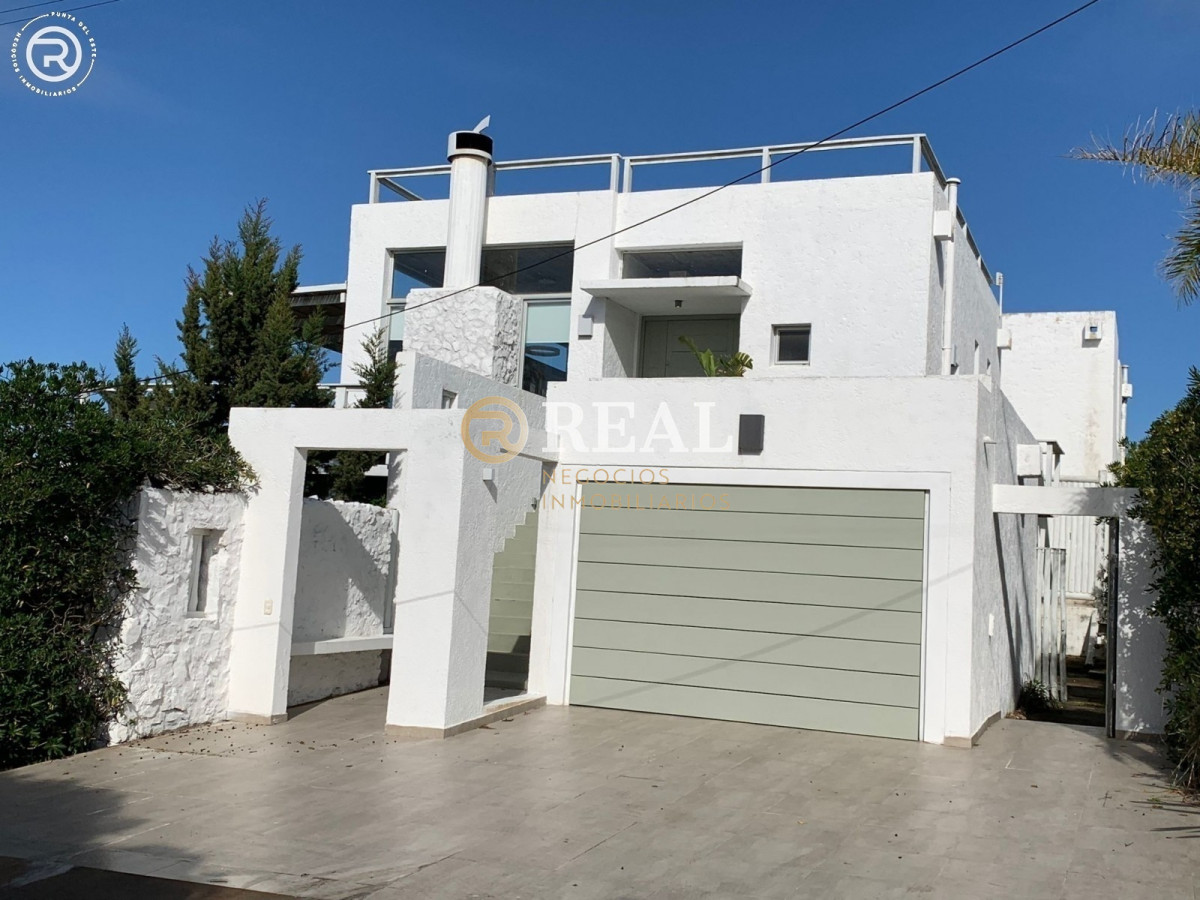 Casa ID.1063 - Exclusiva propiedad con 1620 m2 de terreno y vista al mar