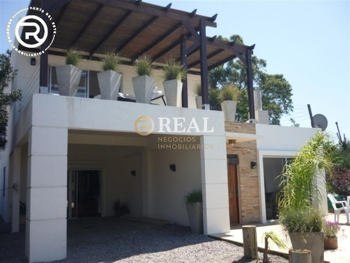 Casa ID.109 - Casa en alquiler en Balneario Buenos Aires.