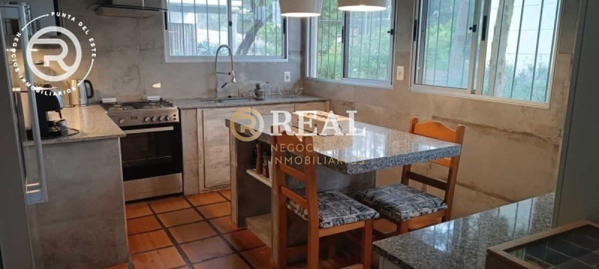 Casa ID.109 - Casa en alquiler en Balneario Buenos Aires.