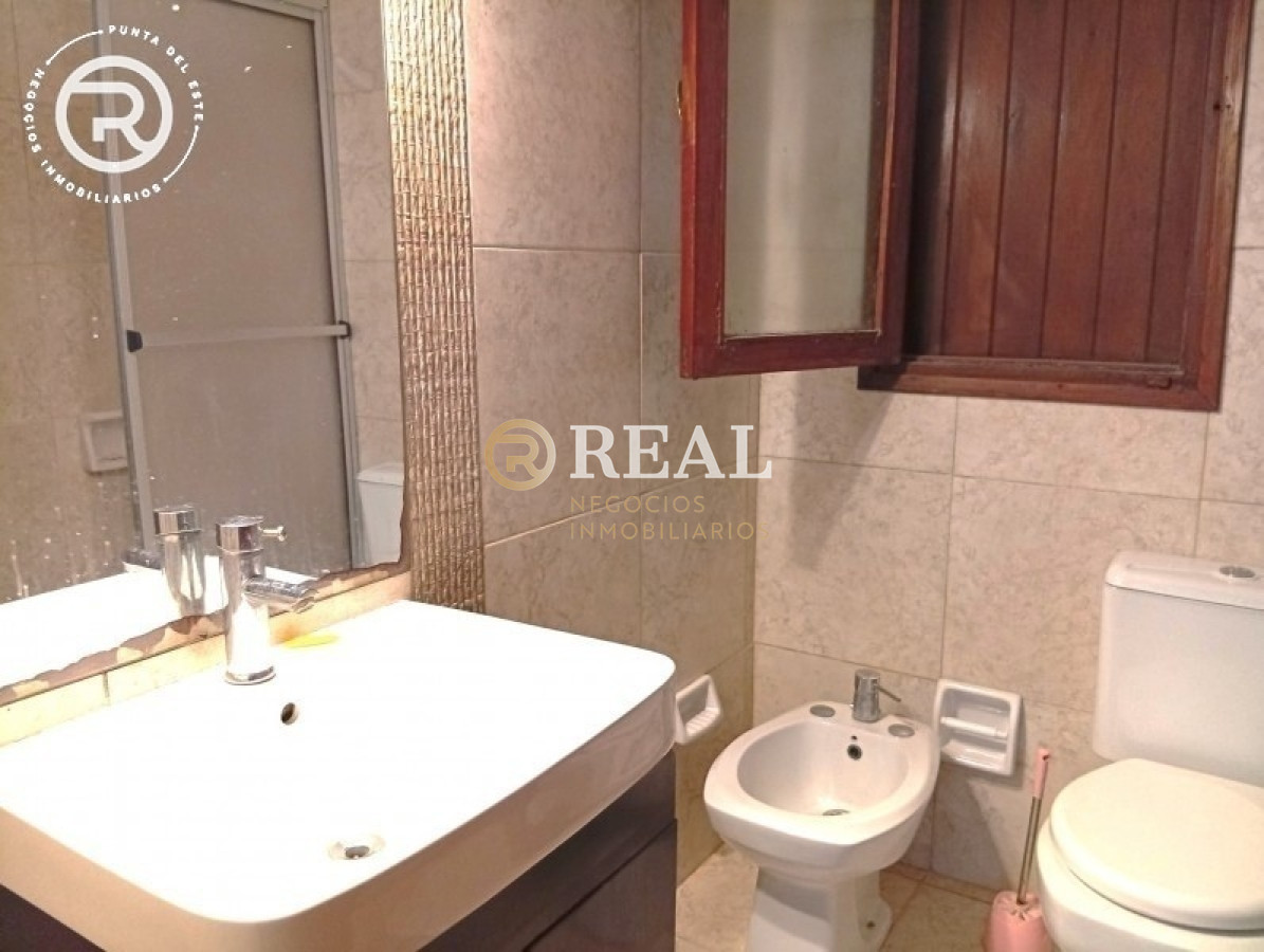 Casa ID.1106 - Casa con dependencia en venta, La Juanita.