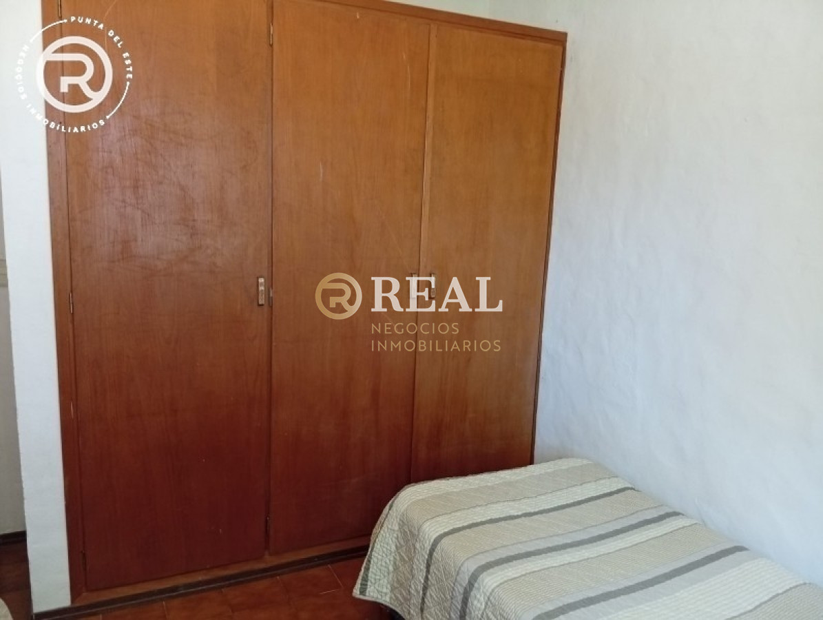 Casa ID.1106 - Casa con dependencia en venta, La Juanita.