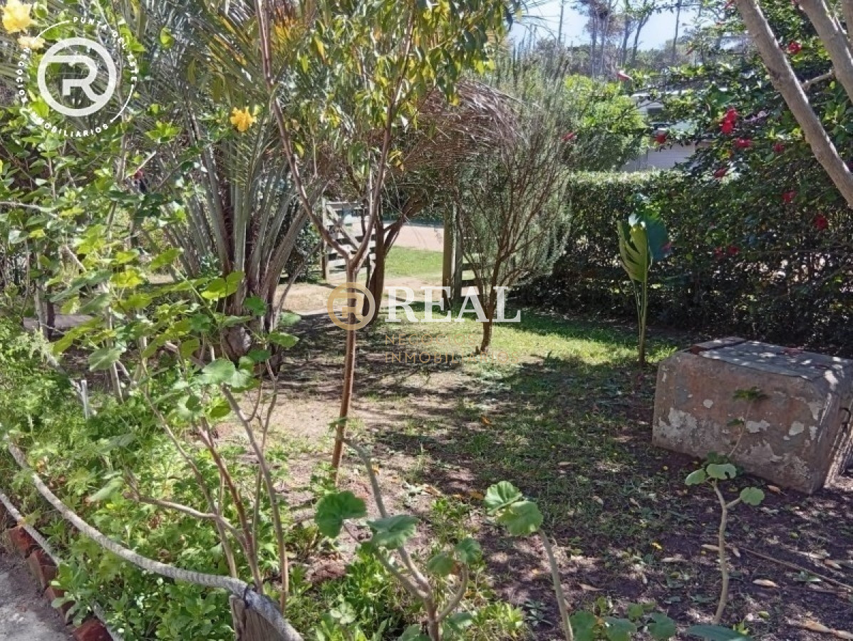 Casa ID.1106 - Casa con dependencia en venta, La Juanita.