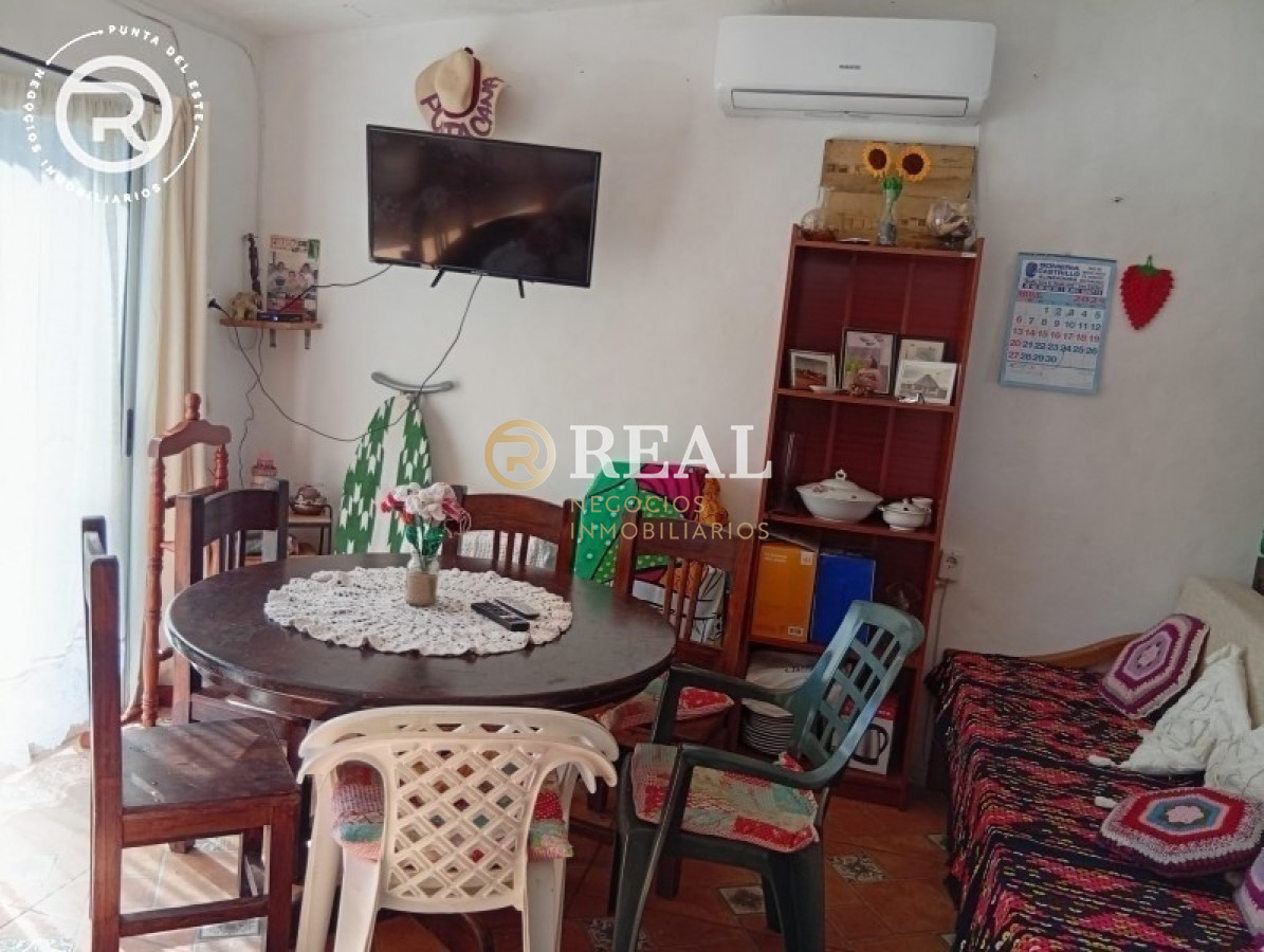 Casa ID.1106 - Casa con dependencia en venta, La Juanita.