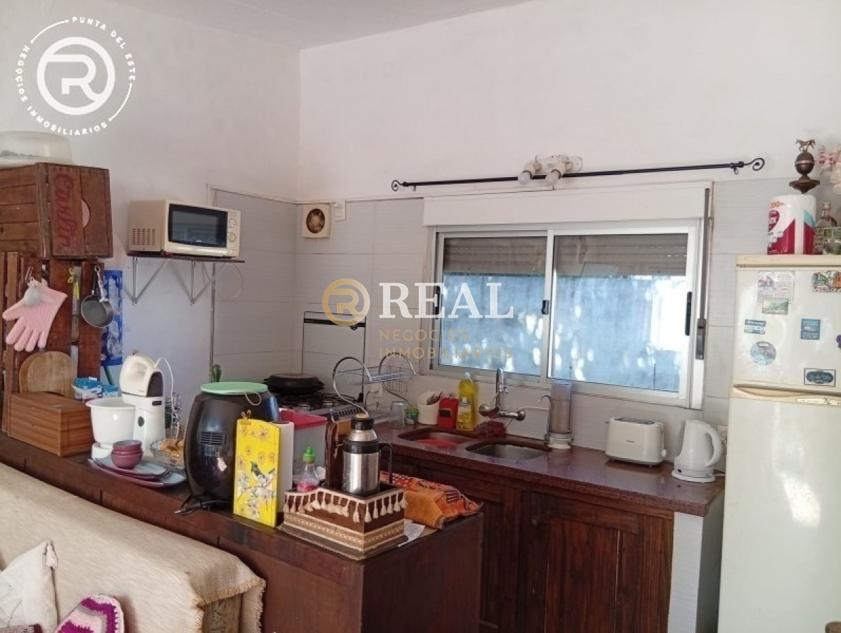 Casa ID.1106 - Casa con dependencia en venta, La Juanita.