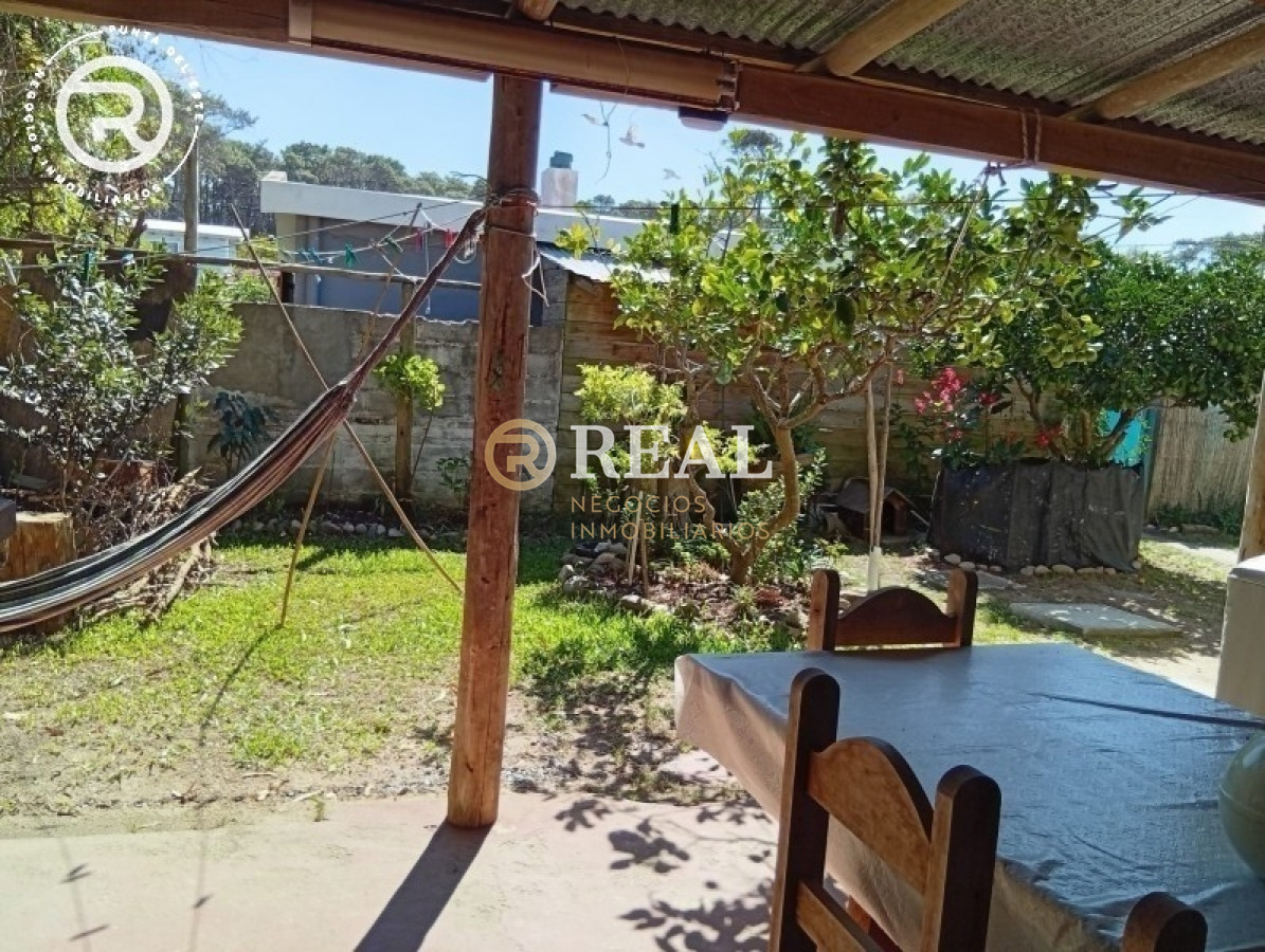 Casa ID.1106 - Casa con dependencia en venta, La Juanita.
