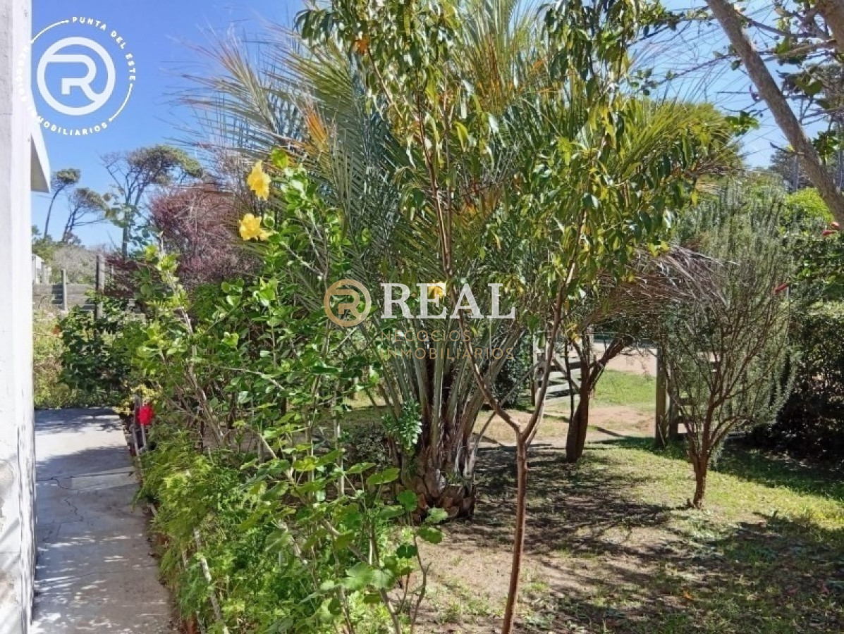 Casa ID.1106 - Casa con dependencia en venta, La Juanita.