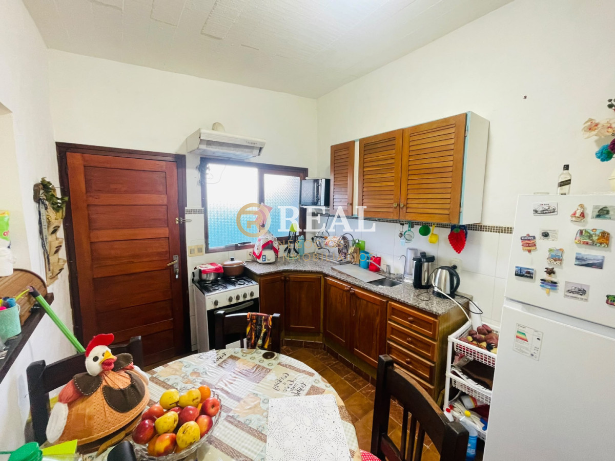 Casa ID.1106 - Casa con dependencia en venta, La Juanita.