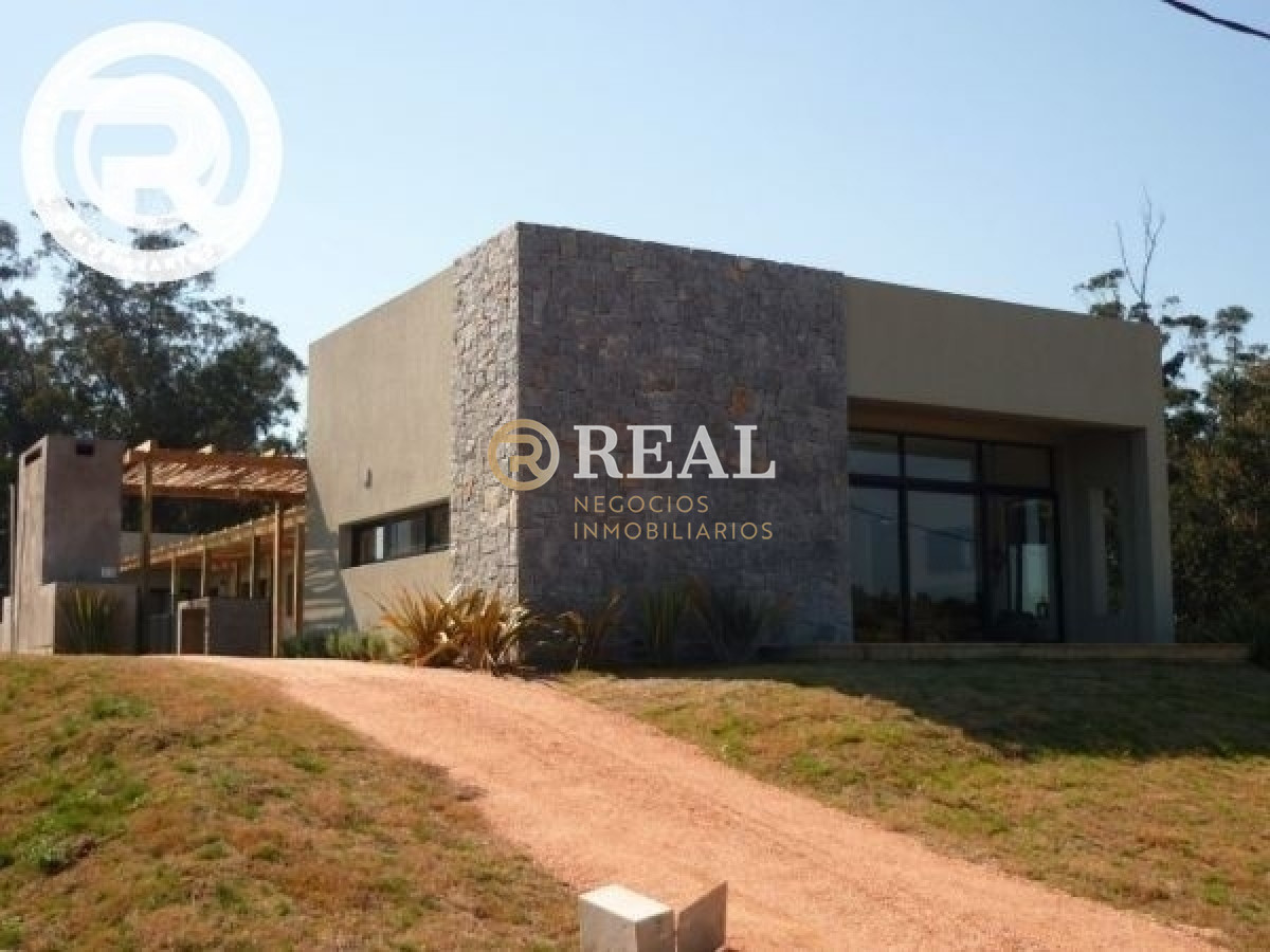 Casa ID.188 - Moderna Casa en alquiler en Pueblo San Vicente.