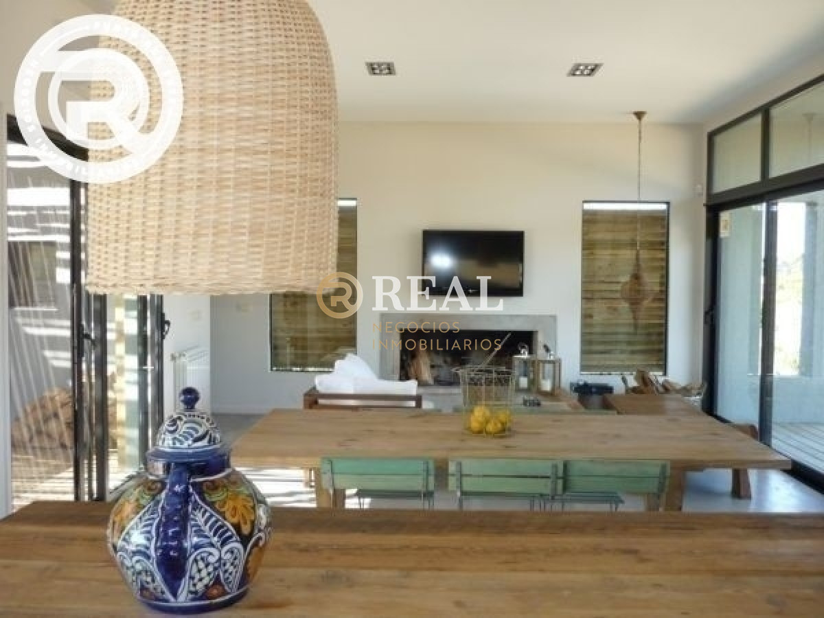 Casa ID.188 - Moderna Casa en alquiler en Pueblo San Vicente.